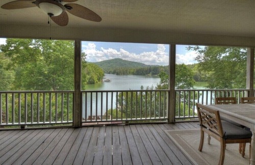 Blairsville Cabaña | LAKE COTTAGE on deep water w/ MILLION $$ views! Newly Renovated HGTV style decor