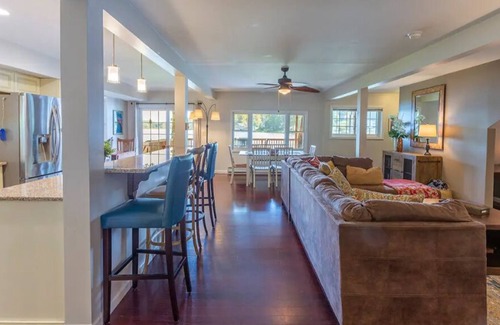 Kingsley Casa | Lake Cottage Viola - All Season Friends & Family Getaway!