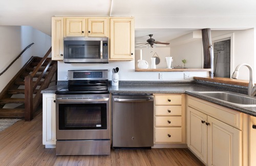 Hillsville Casa | Lake Cottage Year Round Swim Spa Serene Escape Between Pittsburgh and Cleveland