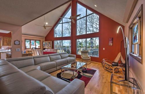 Mill Springs Casa | Lake Cumberland Home with Deck and Water Access!