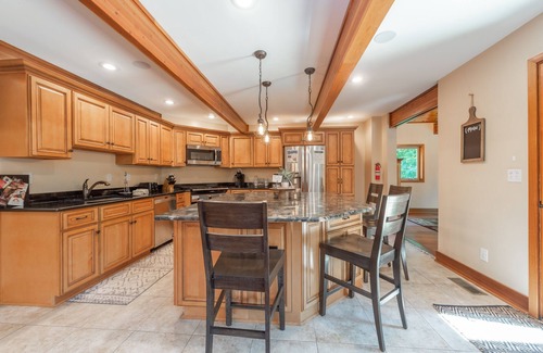 Mountainside Casa | Lake Days & Game Nights w/ Hot Tub & Dock Slip