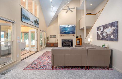 Hillsborough Casa | Lake Days Getaway