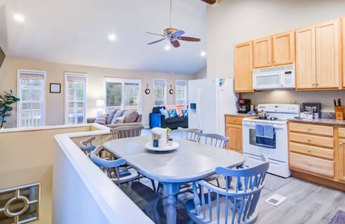 Linn Creek Casa | Lake Daze- 3 bedroom/ 2 bath Waterfront Home