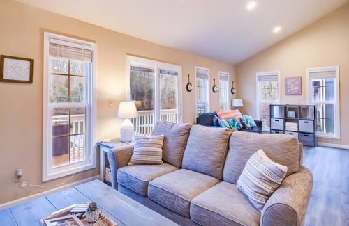 Linn Creek Casa | Lake Daze- 3 bedroom/ 2 bath Waterfront Home