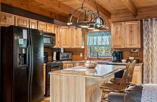 Etoile Cabina | Lake Daze Escape- Entire Cabin on Barren River Lake!