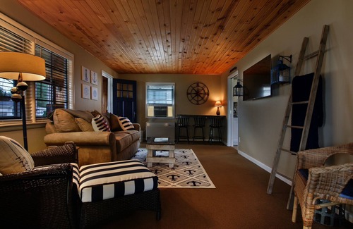 Delavan Lake Cabaña | Lake Delavan, South Shore - Lakefront Cottage with Pier