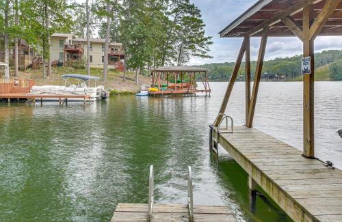 Hot Springs Village Casa | Lake Desoto Townhome Swim Dock, Pets Welcome!