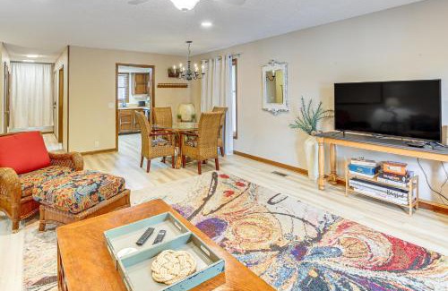 Hot Springs Village Casa | Lake Desoto Townhome Swim Dock, Pets Welcome!