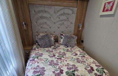Flookburgh Casa | Lake District Willerby Vogue Lodge, Lake View on Haven Lakeland Gold Grade