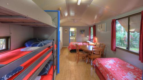 Lake Eacham Complejo | Lake Eacham Tourist Park & Cabins