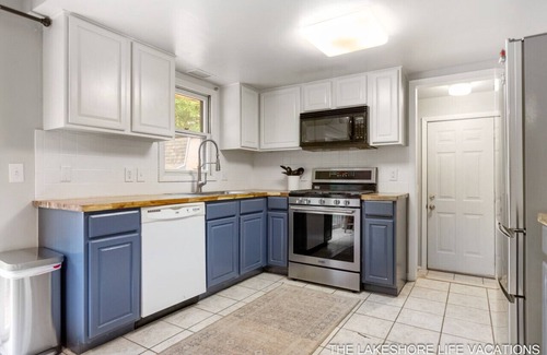 Holland Casa | Lake Effect Cottage close to Lake Michigan