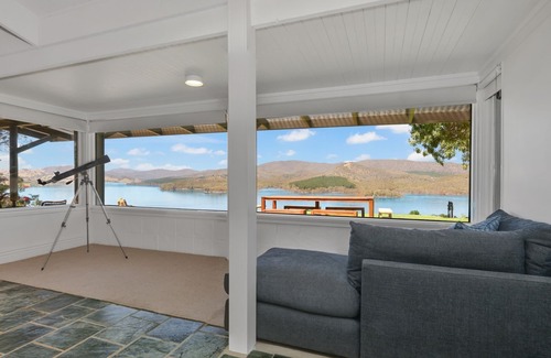 Mansfield Casa | Lake Eildon Retreat - Breathtaking Views - Sleeps 12