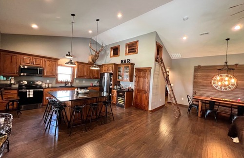 Wheeler County Cabina | Lake Ericson Spacious Cabin