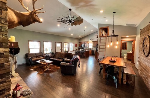Wheeler County Cabina | Lake Ericson Spacious Cabin