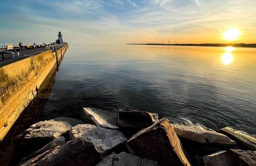Port Dover Apartamento | Lake Erie Condo w/private Beach & Deck Bunkie