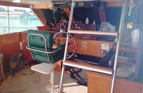 Sandusky Alquiler De Eote | Lake Erie Haven - 50' yacht with charter option