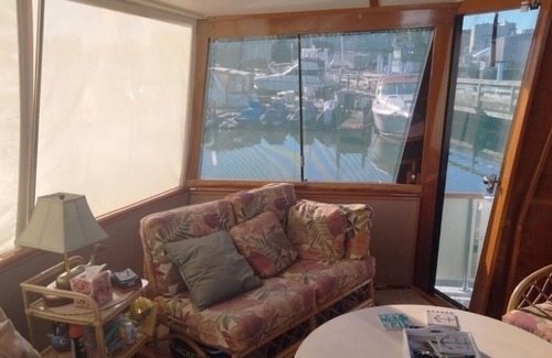 Sandusky Alquiler De Eote | Lake Erie Haven - 50' yacht with charter option
