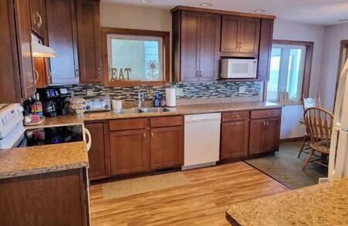 Oak Harbor Casa | Lake Erie Water Front Home Private Beach w/ Tower