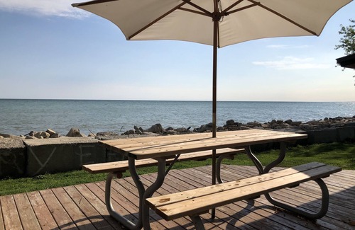 Harwich Casa | Lake Erie waterfront cottage