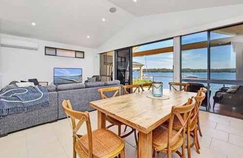 Coal Point Casa | Lake Escape