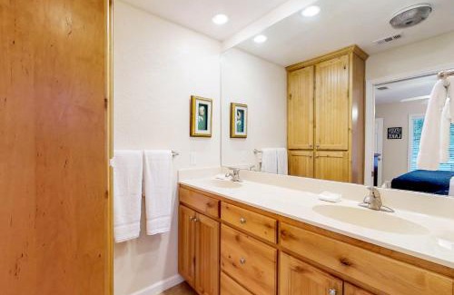 Kingsland Casa | Lake Escape