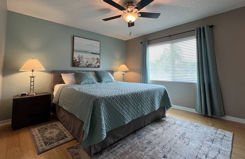 Haines Creek Casa | Lake Eustis Getaway with Boat Dock! 3/2 home with huge family friendly yard.