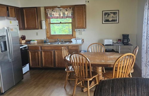 Germfask Chalet De Esquí | Lake Facing 4 bedroom Cabin near amazing UP destinations Grandview Cabins