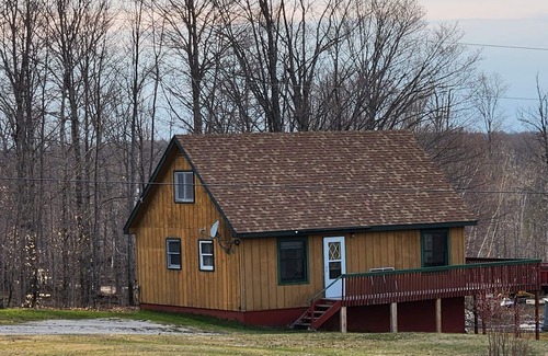 Germfask Chalet De Esquí | Lake Facing 4 bedroom Cabin near amazing UP destinations Grandview Cabins