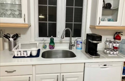 Glasser Apartamento | Lake Facing Commute Friendly Sunny & Serene House