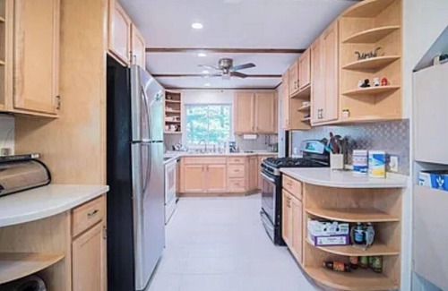 Greeley Casa | lake/fireplace