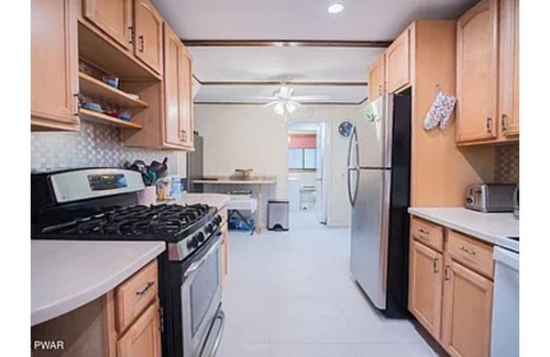 Greeley Casa | lake/fireplace