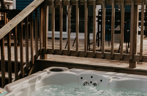 Six Lakes Cabaña | Lake Forest Cottage - Dog Friendly w/ Hot Tub, Firepit and Kayaks
