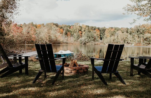 Six Lakes Cabaña | Lake Forest Cottage - Dog Friendly w/ Hot Tub, Firepit and Kayaks