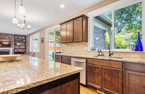 North City Casa | Lake Forest Retreat w/Indoor & Outdoor Fireplaces