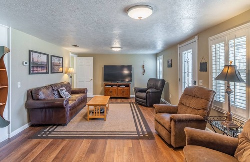 Yantis Casa | Lake Fork Inn – 1/3 Mile from Boat Ramp and Park.
