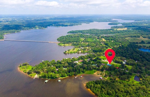 Yantis Casa | Lake Fork Waterfront Retreat
