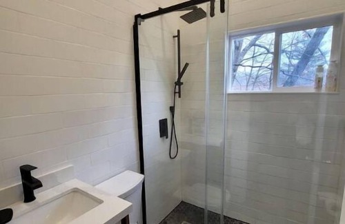 Utterson Cabaña | Lake front 3Br 1Ba Muskoka Cottage /classic Canadian Shield