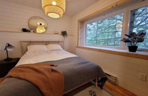 Utterson Cabaña | Lake front 3Br 1Ba Muskoka Cottage /classic Canadian Shield