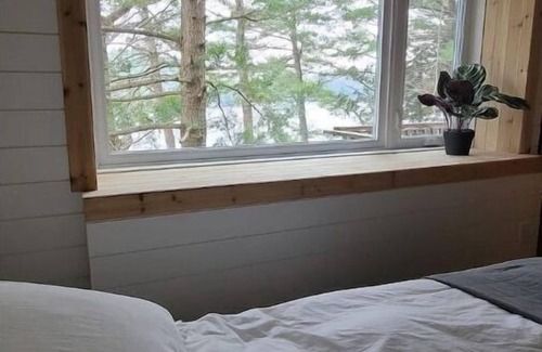 Utterson Cabaña | Lake front 3Br 1Ba Muskoka Cottage /classic Canadian Shield