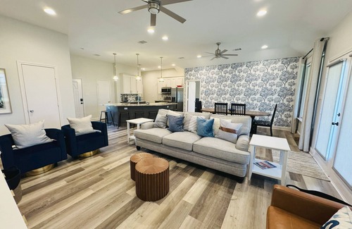 Tool Casa | Lake Front 4BR + Dock & Paddle Boards, Water front & Sunset Views
