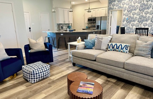 Tool Casa | Lake Front 4BR + Dock & Paddle Boards, Water front & Sunset Views