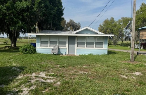 Placid Lakes Cabaña | LAKE-FRONT AT BEAUTIFUL SANDY SHORE LAKE PLACID, FL