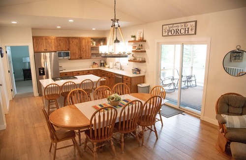 Necedah Casa | Lake Front at Bonnie Banks of Castle Rock w/Private Pier