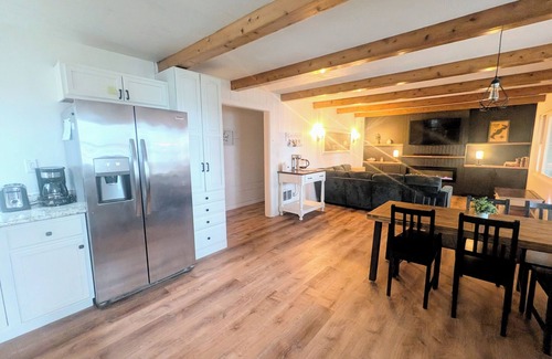 Pennington Cabina | Lake front Cabin: Modern, Comfortable, Secluded. Great fishing & boating.