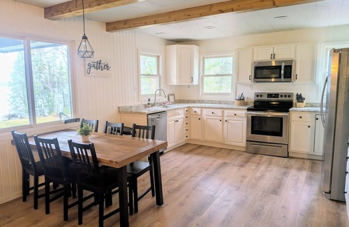Pennington Cabina | Lake front Cabin: Modern, Comfortable, Secluded. Great fishing & boating.