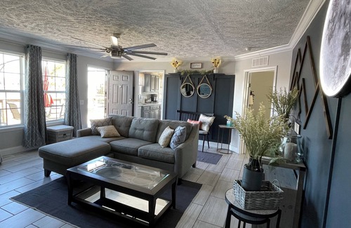 Dandridge Casa | Lake front cabin on main channel Douglass Lake Great for families