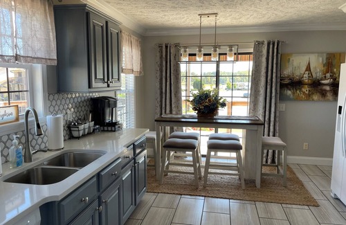 Dandridge Casa | Lake front cabin on main channel Douglass Lake Great for families