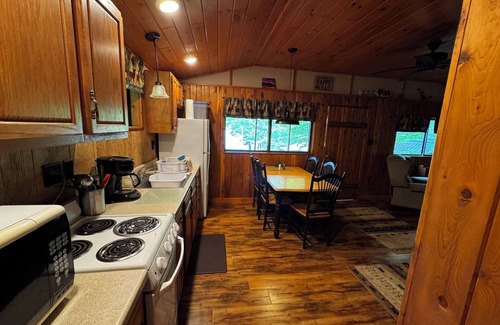 Moriah Center Cabina | Overlook ~ Lake Front Cabin en el hermoso Lincoln Pond!