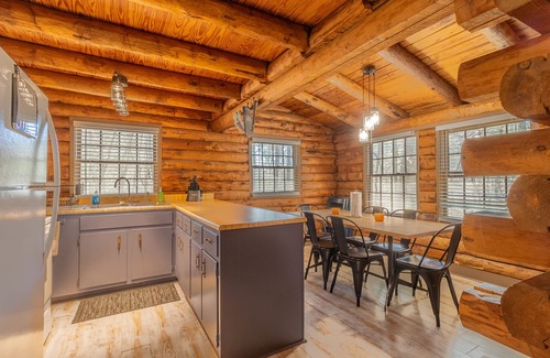 Ellijay Cabina | Lake Front Cabin - Muy aislado ... ¡Serenity vive aquí!