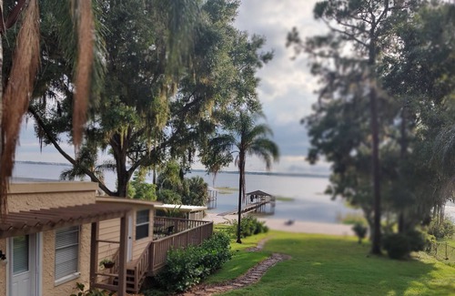 Sebring Cabaña | Lake Front Carriage House on Lake Jackson w Private Beach w/Boat Dock & 2 Kayaks